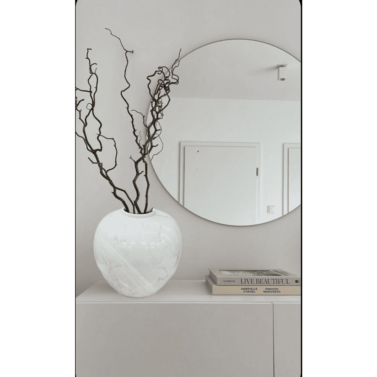 Vase décoratif en céramique blanche – Silhouette vintage et éclat minéral (grande taille, création contemporaine)