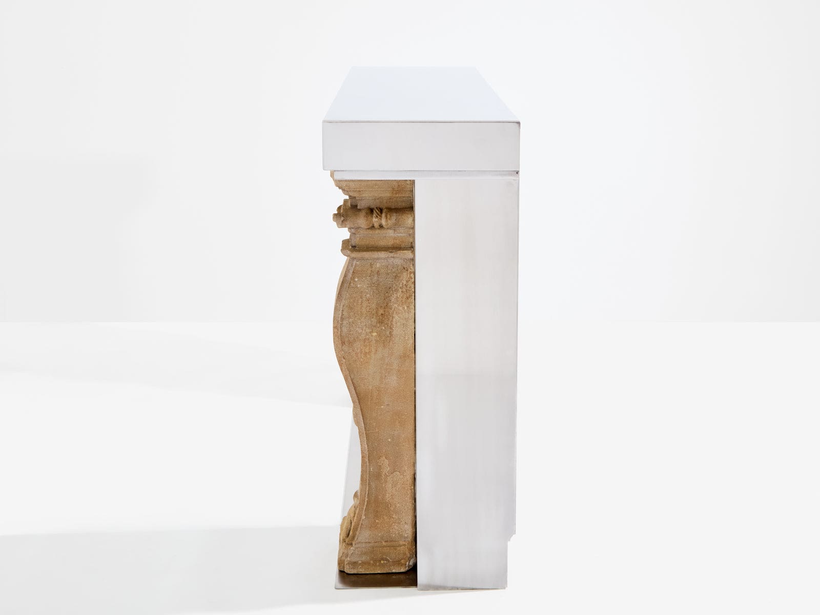 Cheminée Maison Jansen en acier brossé et pierre XVIIIᵉ, 1968