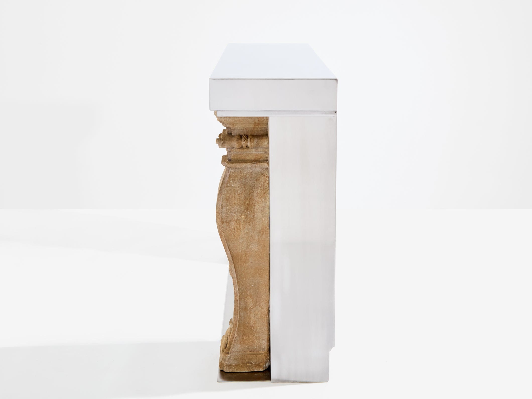 Cheminée Maison Jansen en acier brossé et pierre XVIIIᵉ, 1968