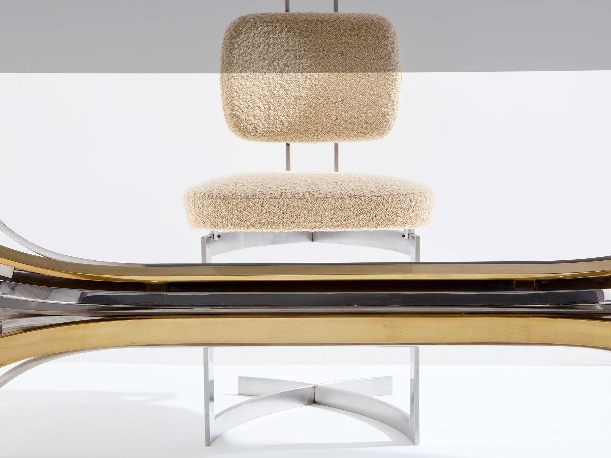 Table Maria Pergay « Gerbe » en acier, laiton et verre fumé – France 1970