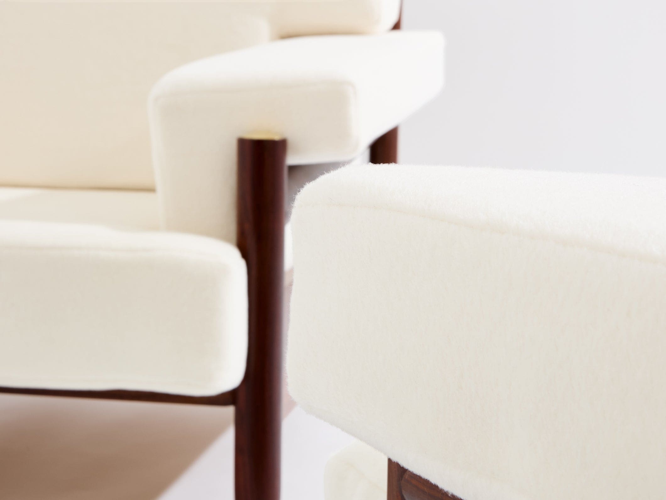 Paire de fauteuils Carlo De Carli en palissandre, cuir et laiton, 1966