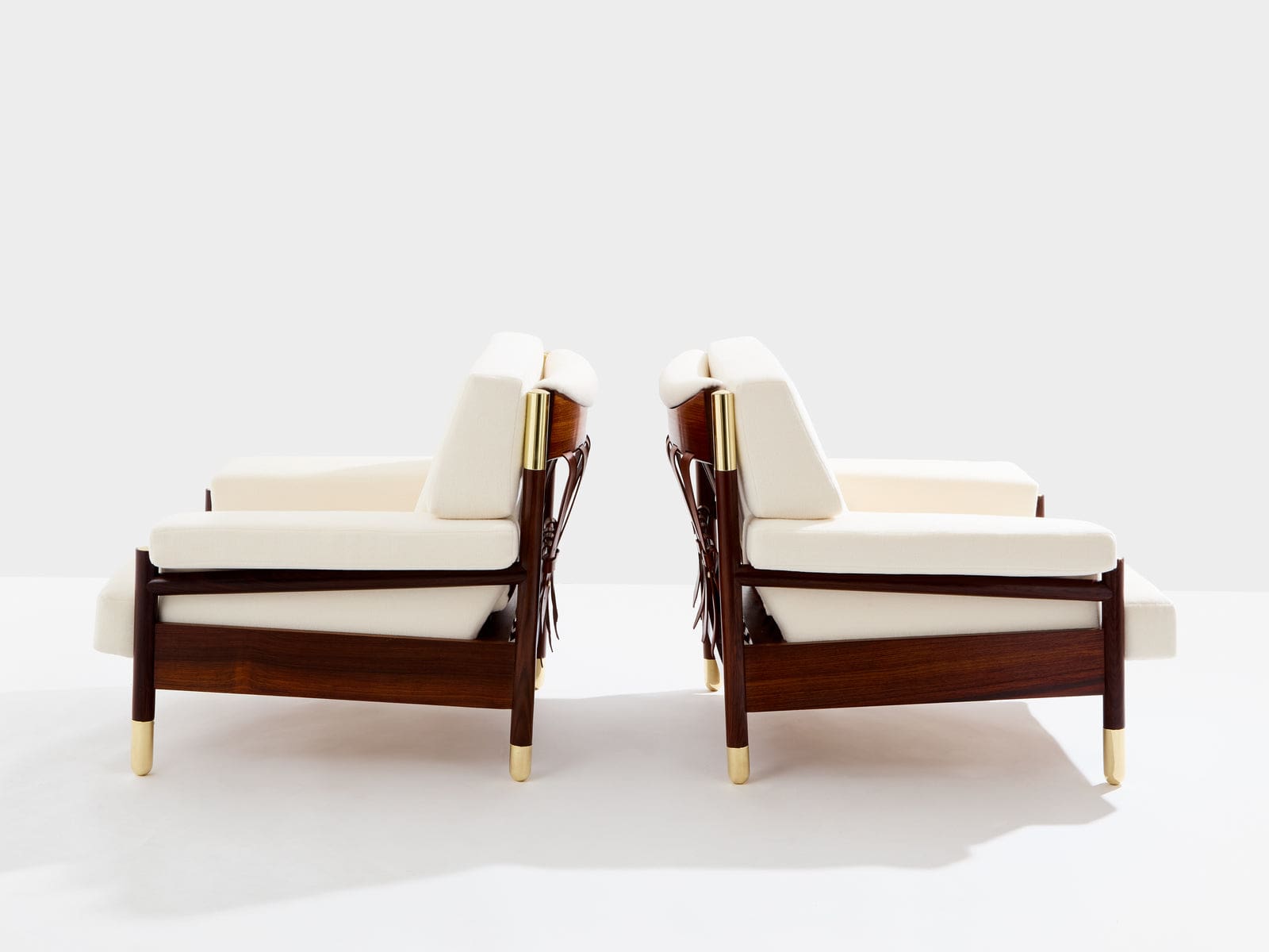 Paire de fauteuils Carlo De Carli en palissandre, cuir et laiton, 1966