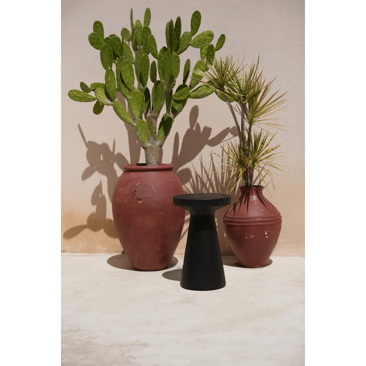 Table d’appoint Fidji – Design minimaliste en bois massif noir