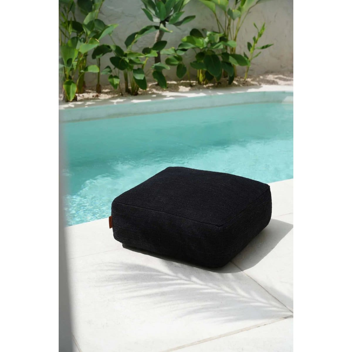 Pouf moelleux – Design compact en tissu noir, idéal pour salon ou chambre (neuf)