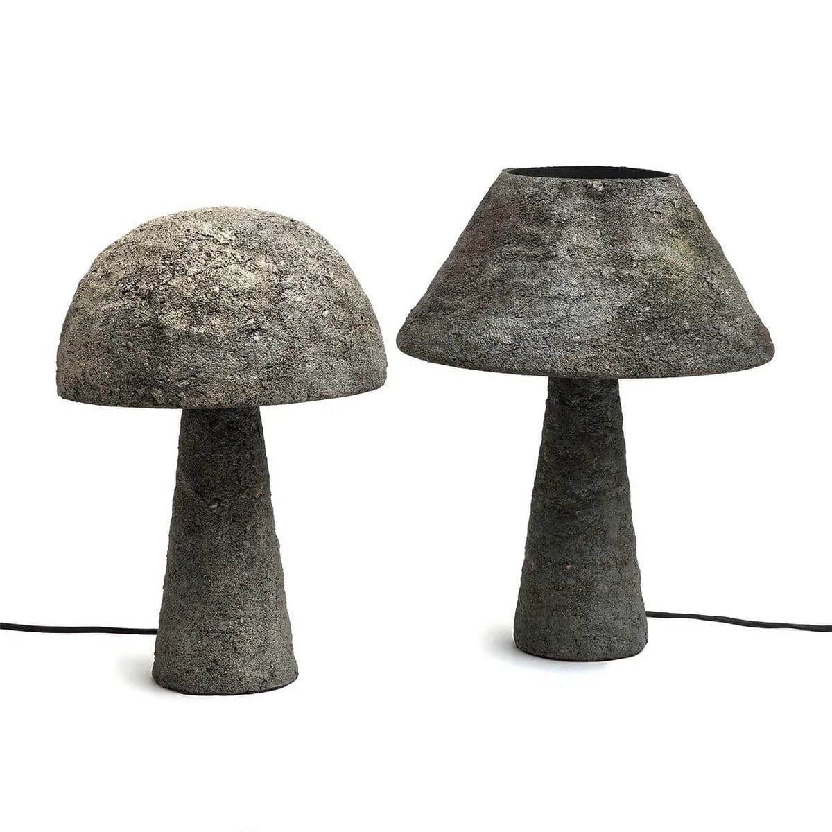 Lampe de table industrielle – Béton texturé et lumière douce (pièce neuve)