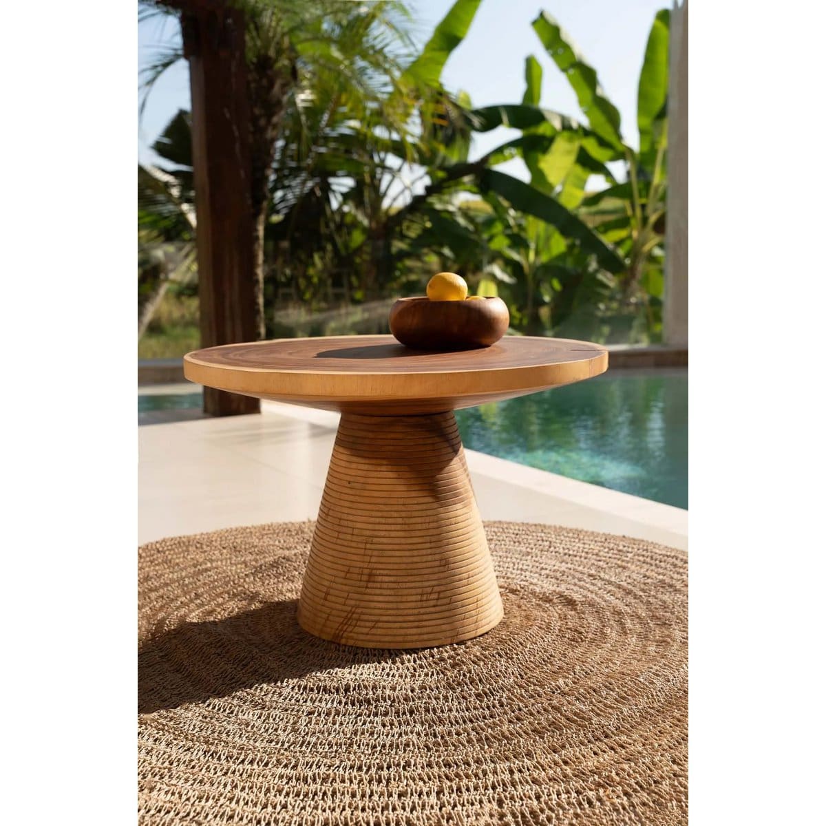 Table basse naturelle – Bois de Suar sculpté et poli (pièce neuve)