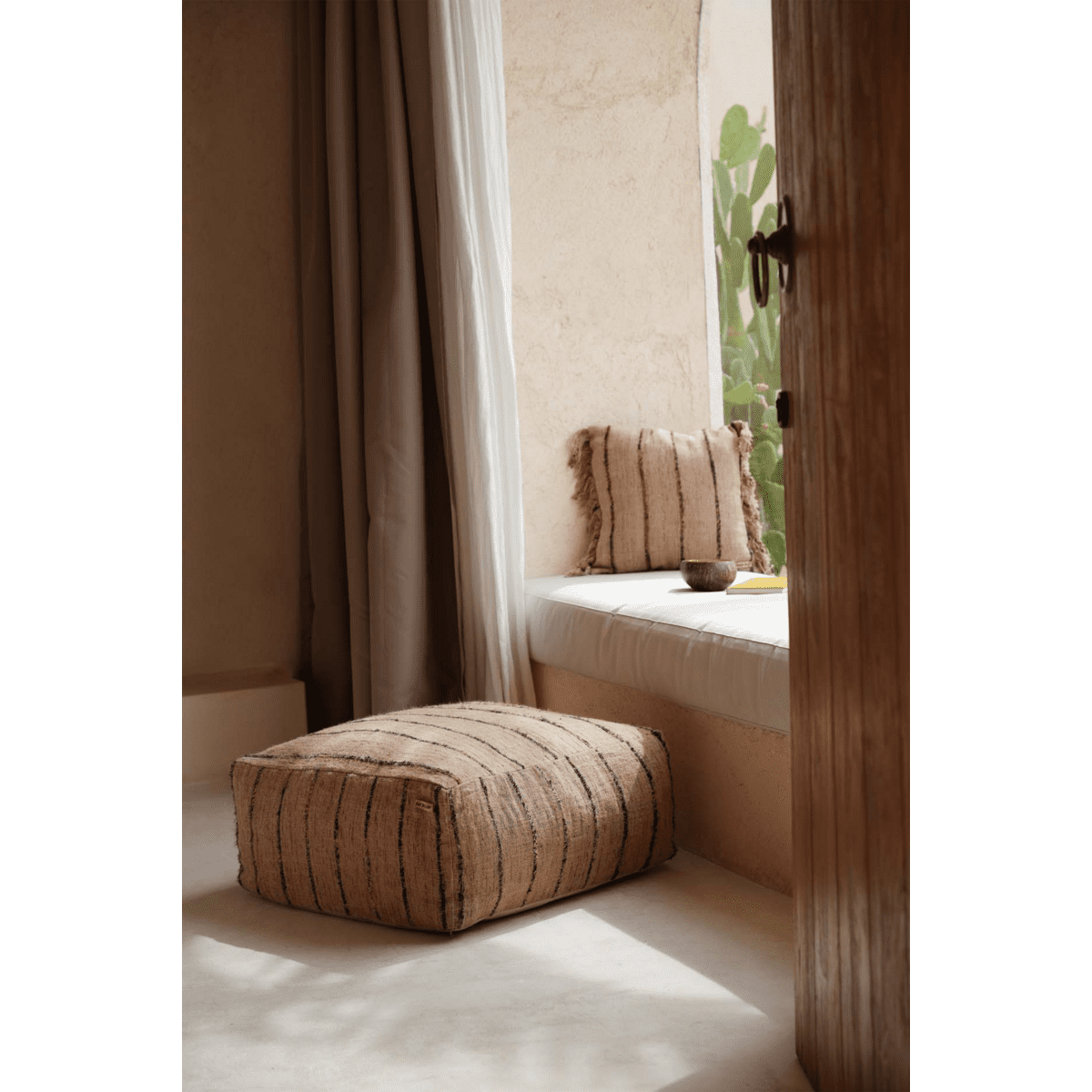 Pouf carré artisanal – Coton rayé fait main, style ethnique chic