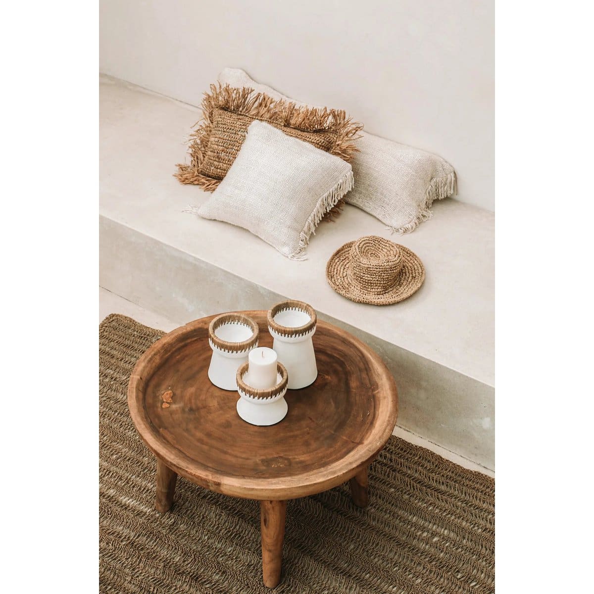 Table basse en bois massif – Design organique en munggur Ø70 cm (pièce neuve)