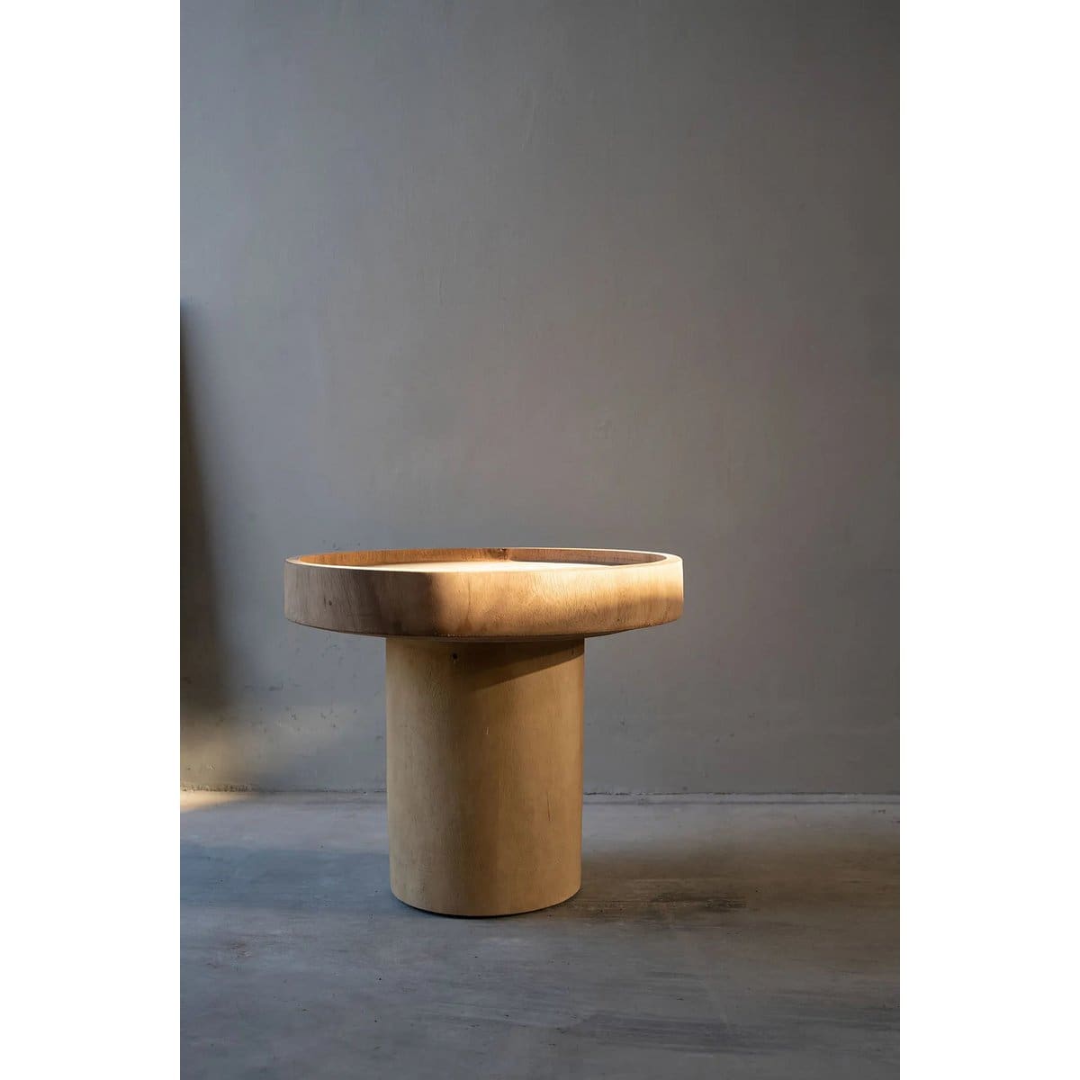 Table d’appoint en bois massif – Design épuré en suar naturel Ø60 cm (pièce neuve)