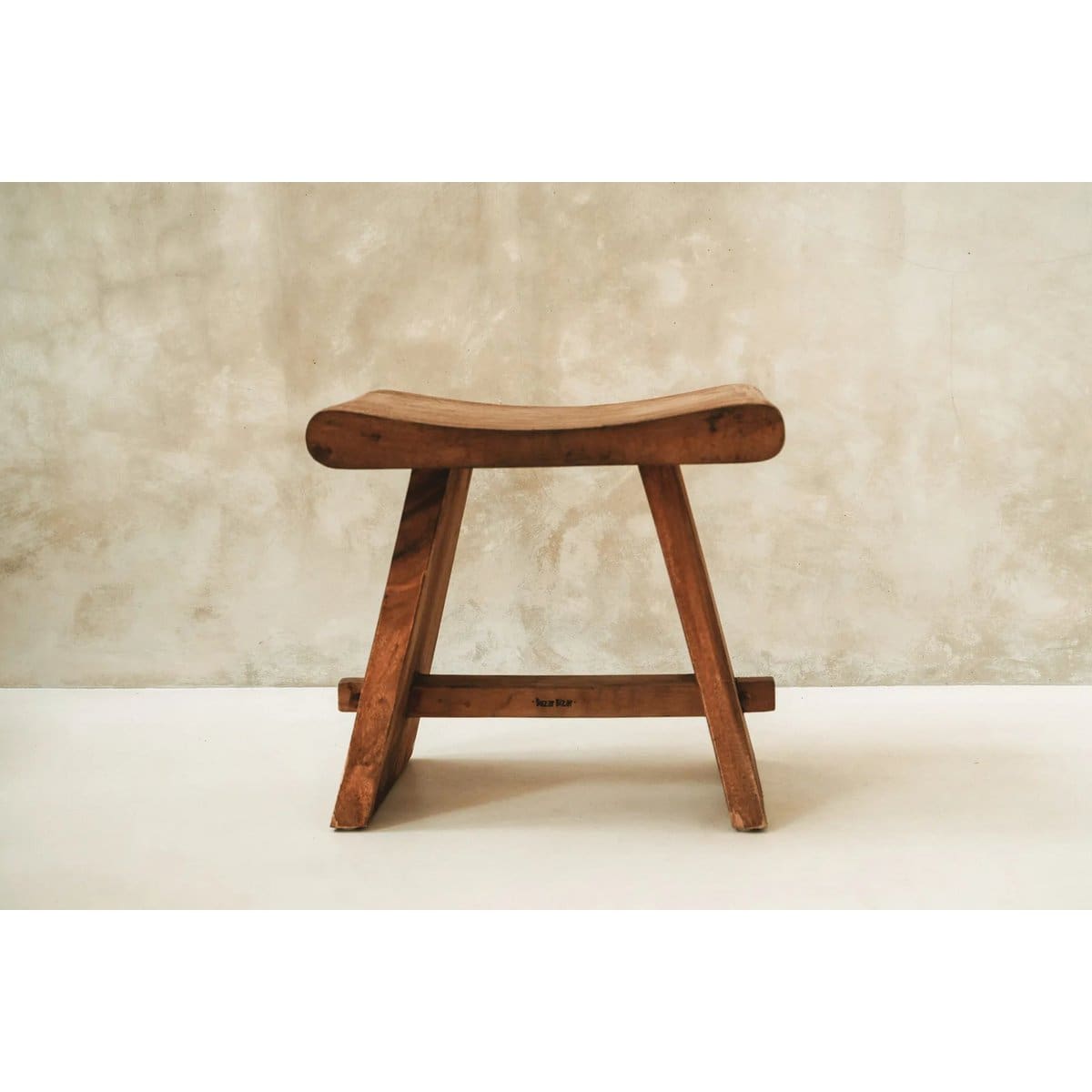 Tabouret en bois de suar – Design naturel et intemporel, fabrication artisanale (neuf)