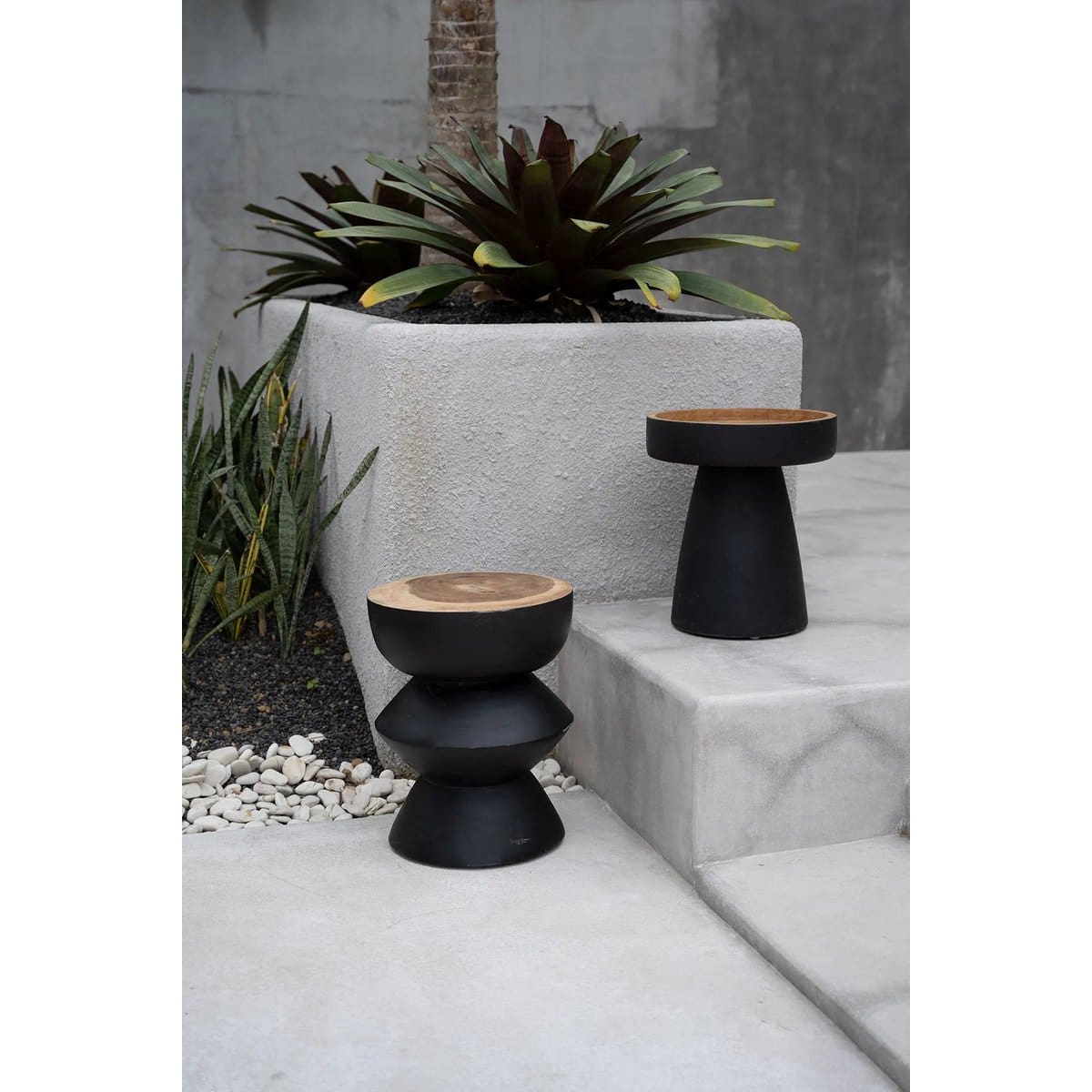 La table d’appoint Rayu – Noir Naturel