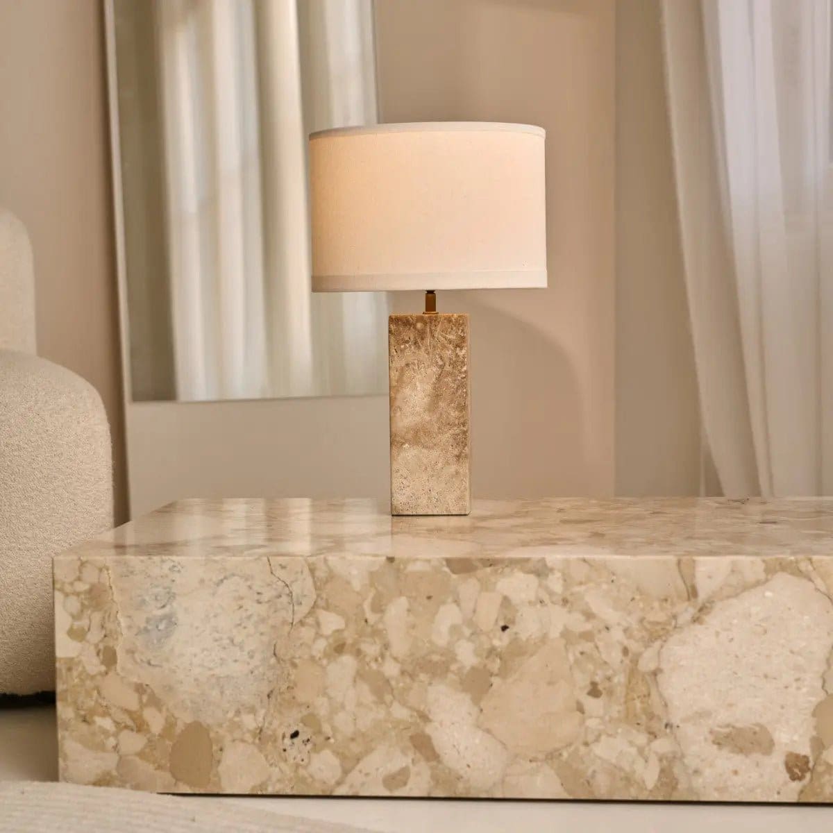 Lampe contemporaine en pierre naturelle – Modèle Rosie par Tavellio, Italie