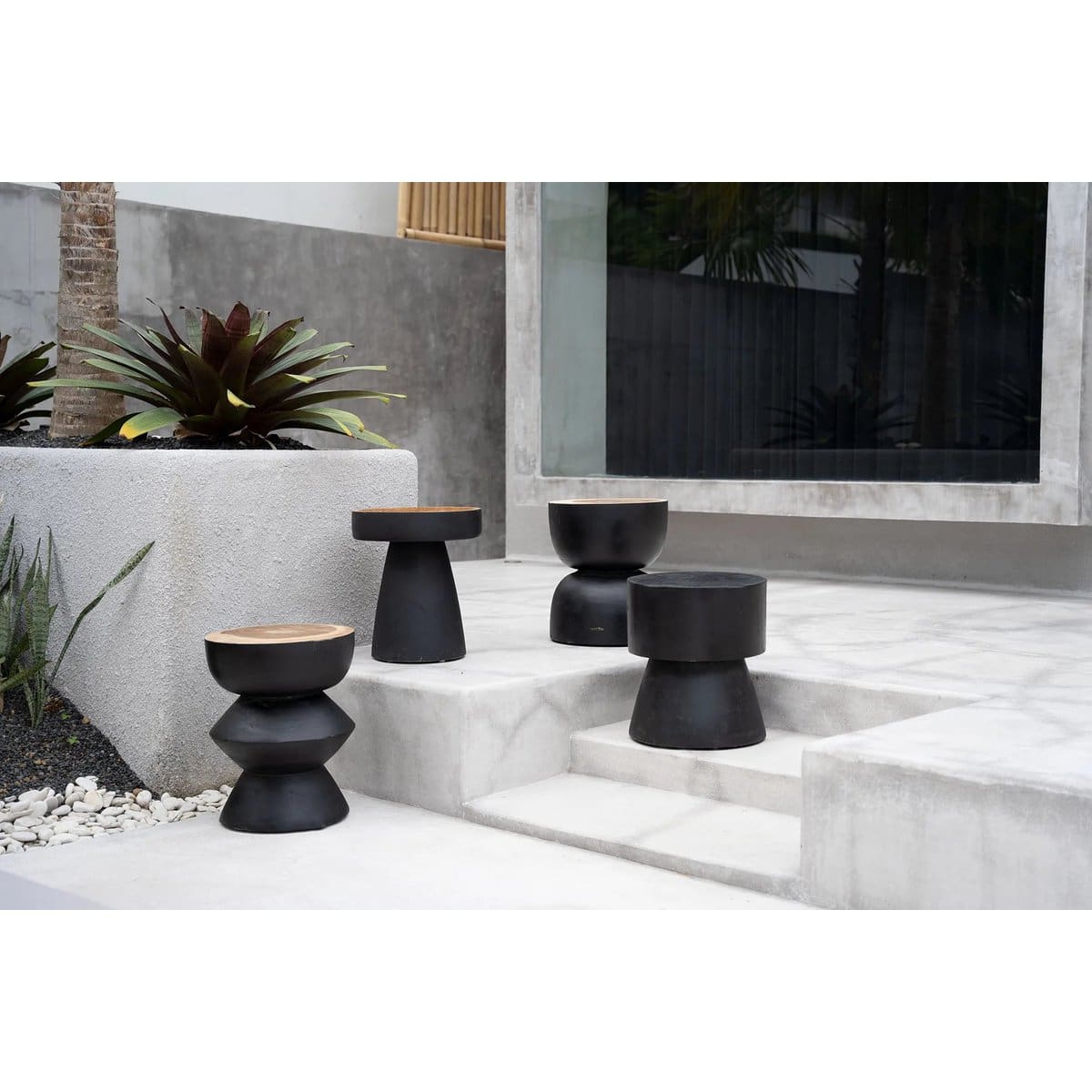 La table d’appoint Rayu – Noir Naturel