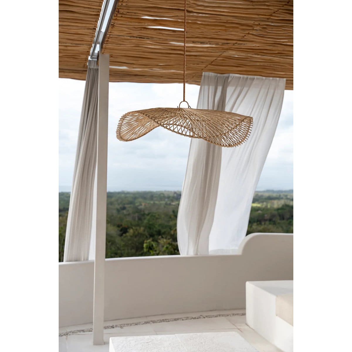 Suspension naturelle Le Chapeau – Tressage en rotin organique Ø75 cm (pièce neuve)