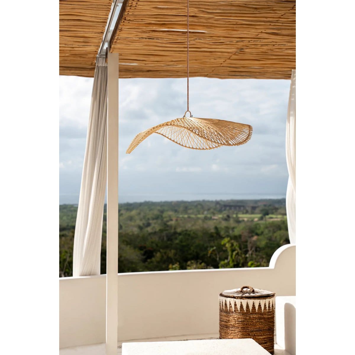 Suspension naturelle Le Chapeau – Tressage en rotin organique Ø75 cm (pièce neuve)