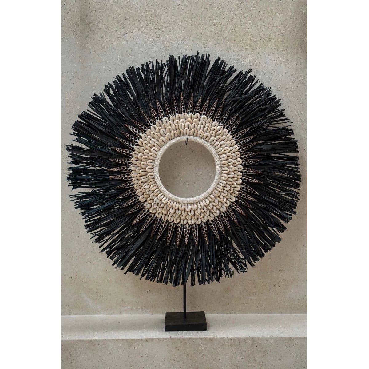 Objet d’art ethnique – Nassau Hoop, cerceau en raphia et coquillages, fabrication artisanale – L