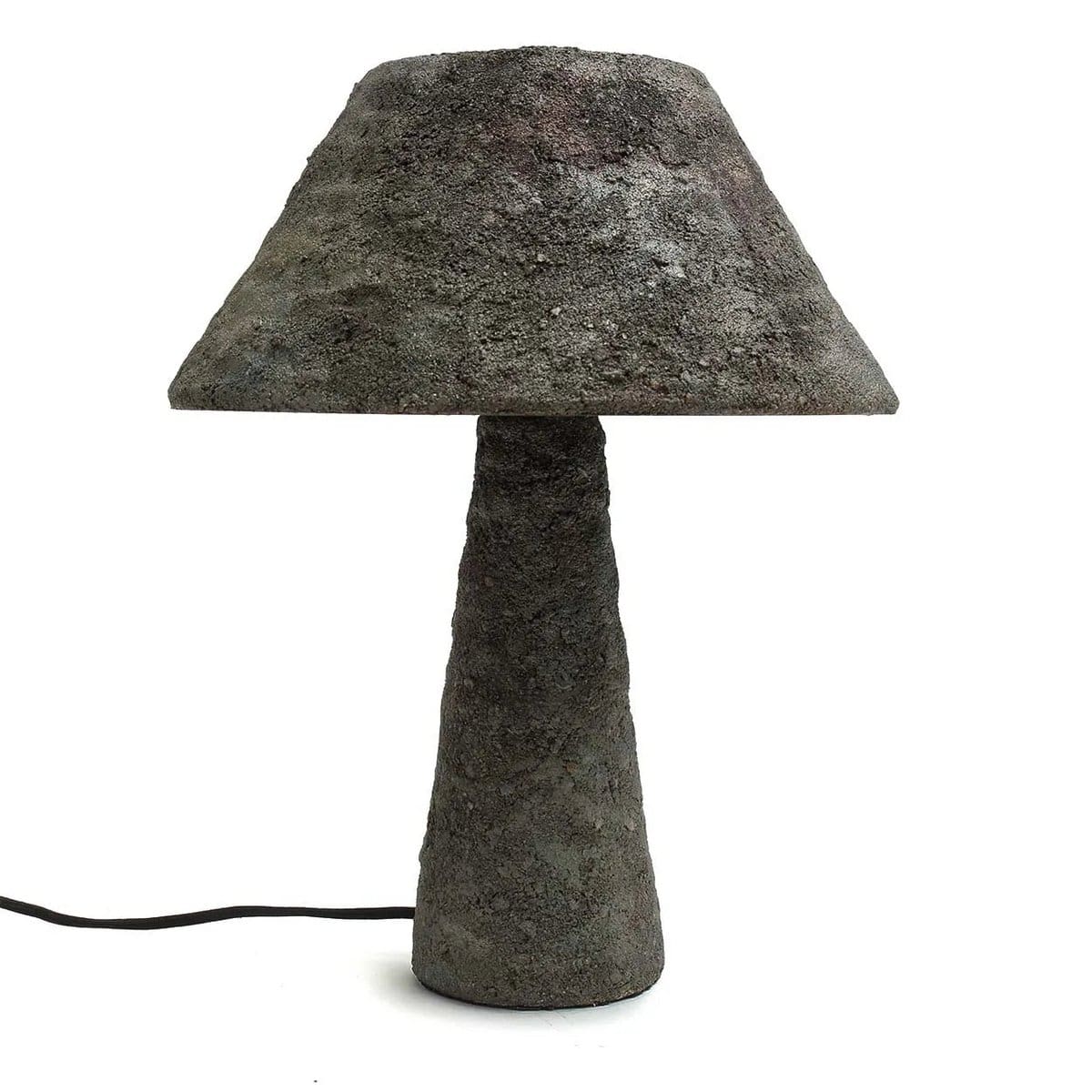 Lampe de table industrielle – Béton texturé et lumière douce (pièce neuve)
