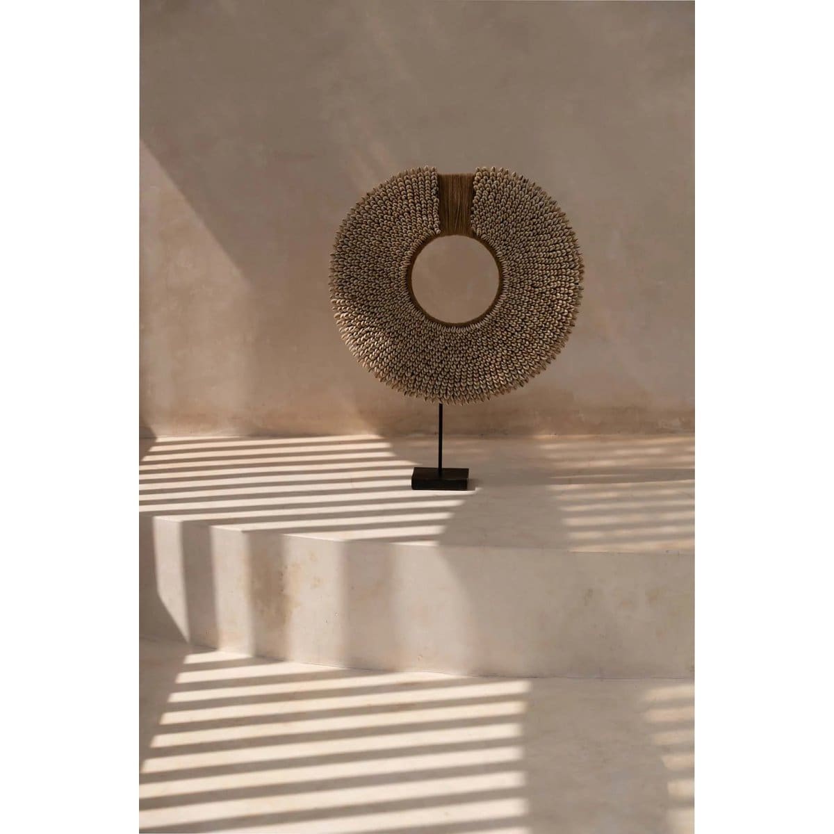 Mémoire des Rivages – Ornement contemporain en coquilles, pièce artisanale