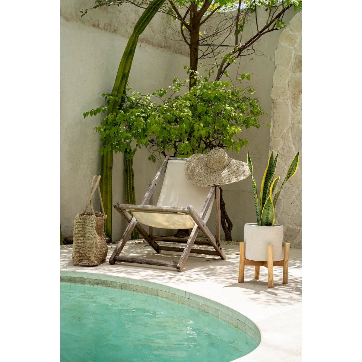 Jardinière design – Structure en teck brut & pot en béton texturé, création neuve de Bali – S