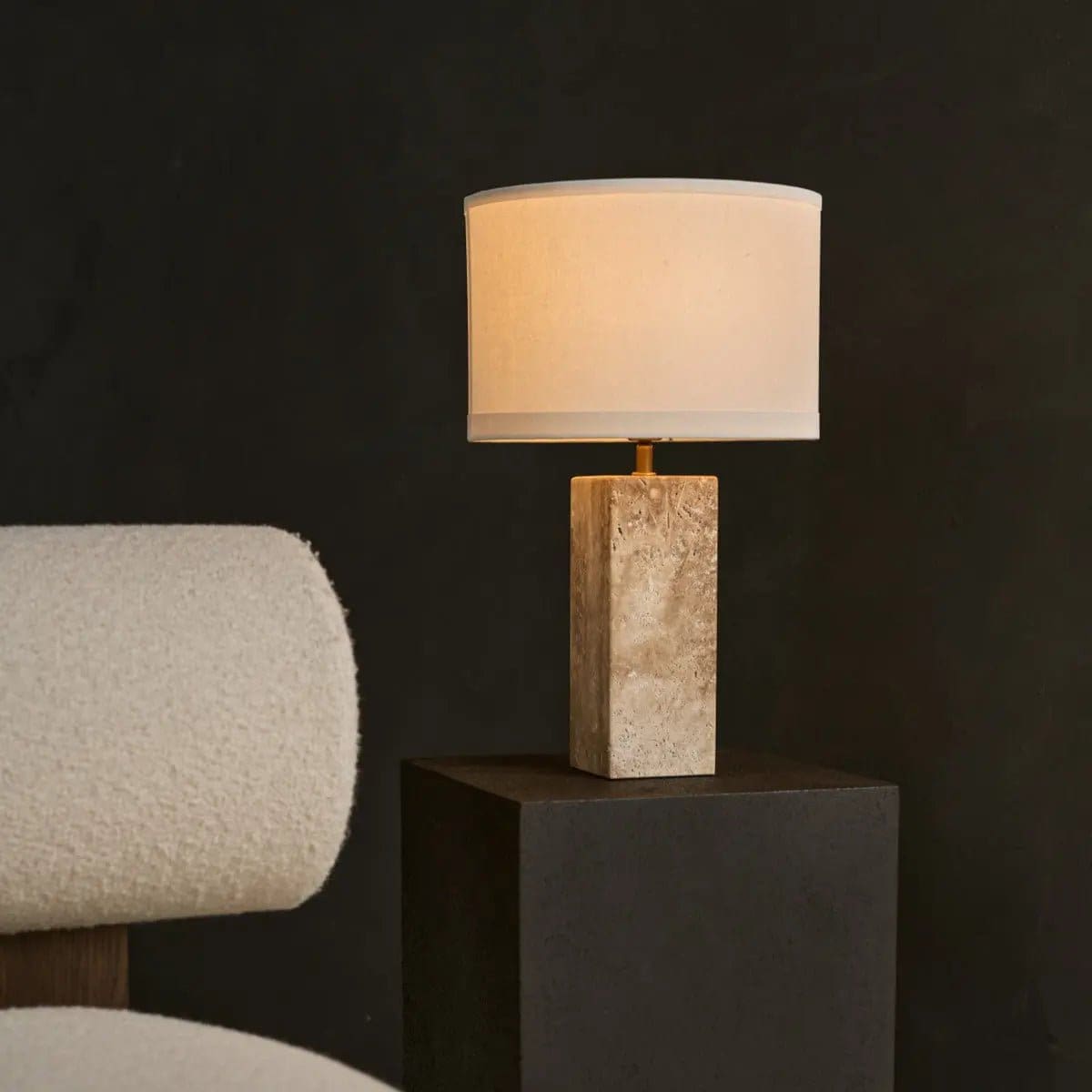 Lampe contemporaine en pierre naturelle – Modèle Rosie par Tavellio, Italie