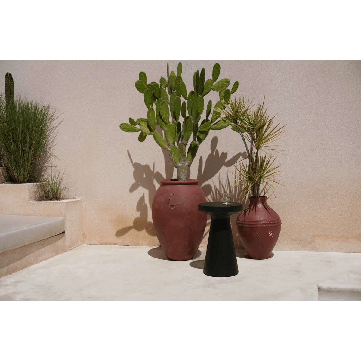 Table d’appoint Fidji – Design minimaliste en bois massif noir