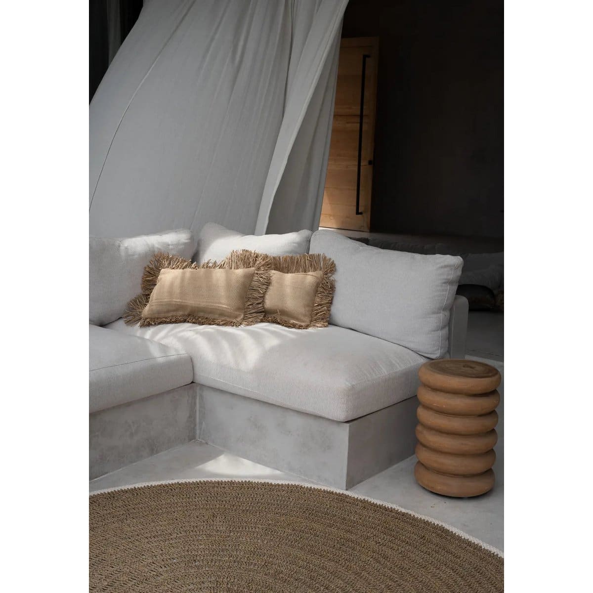 Tabouret Umiko en bois de suar – Design en anneaux et esprit contemporain naturel (pièce neuve)