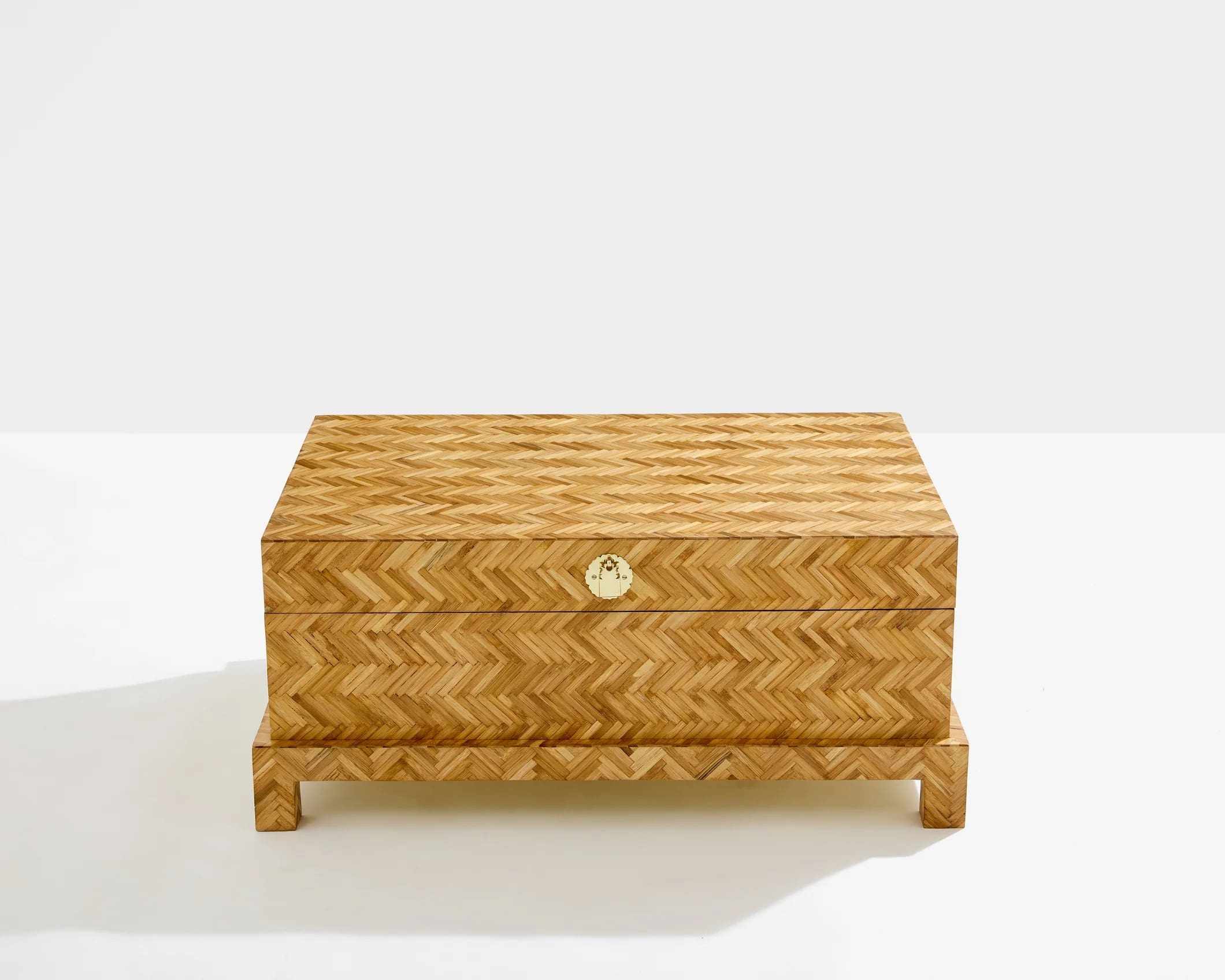 Coffre marqueterie bambou & laiton – Galerie Maison & Jardin, années 70