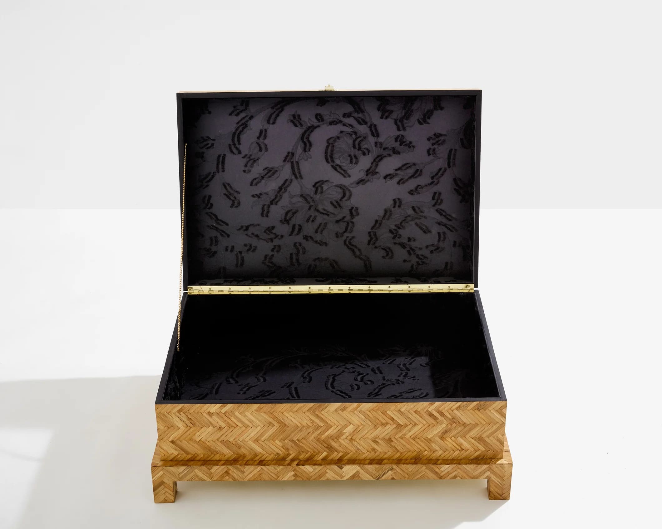 Coffre marqueterie bambou & laiton – Galerie Maison & Jardin, années 70
