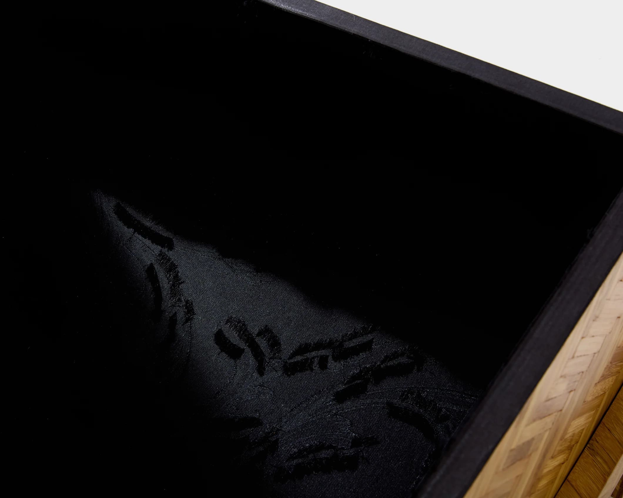 Coffre marqueterie bambou & laiton – Galerie Maison & Jardin, années 70