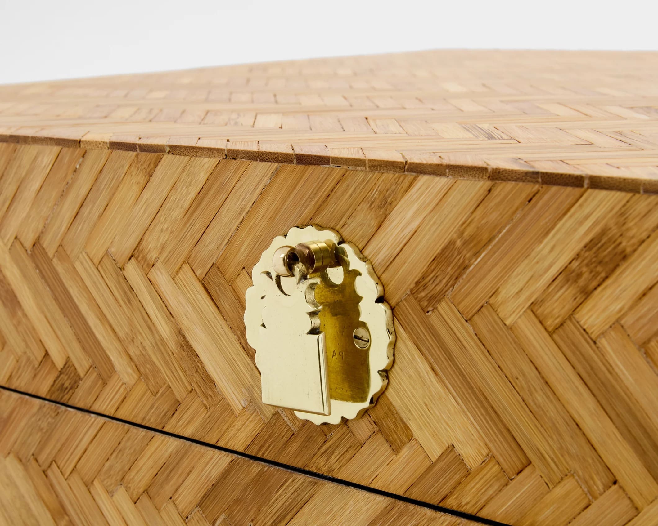 Coffre marqueterie bambou & laiton – Galerie Maison & Jardin, années 70