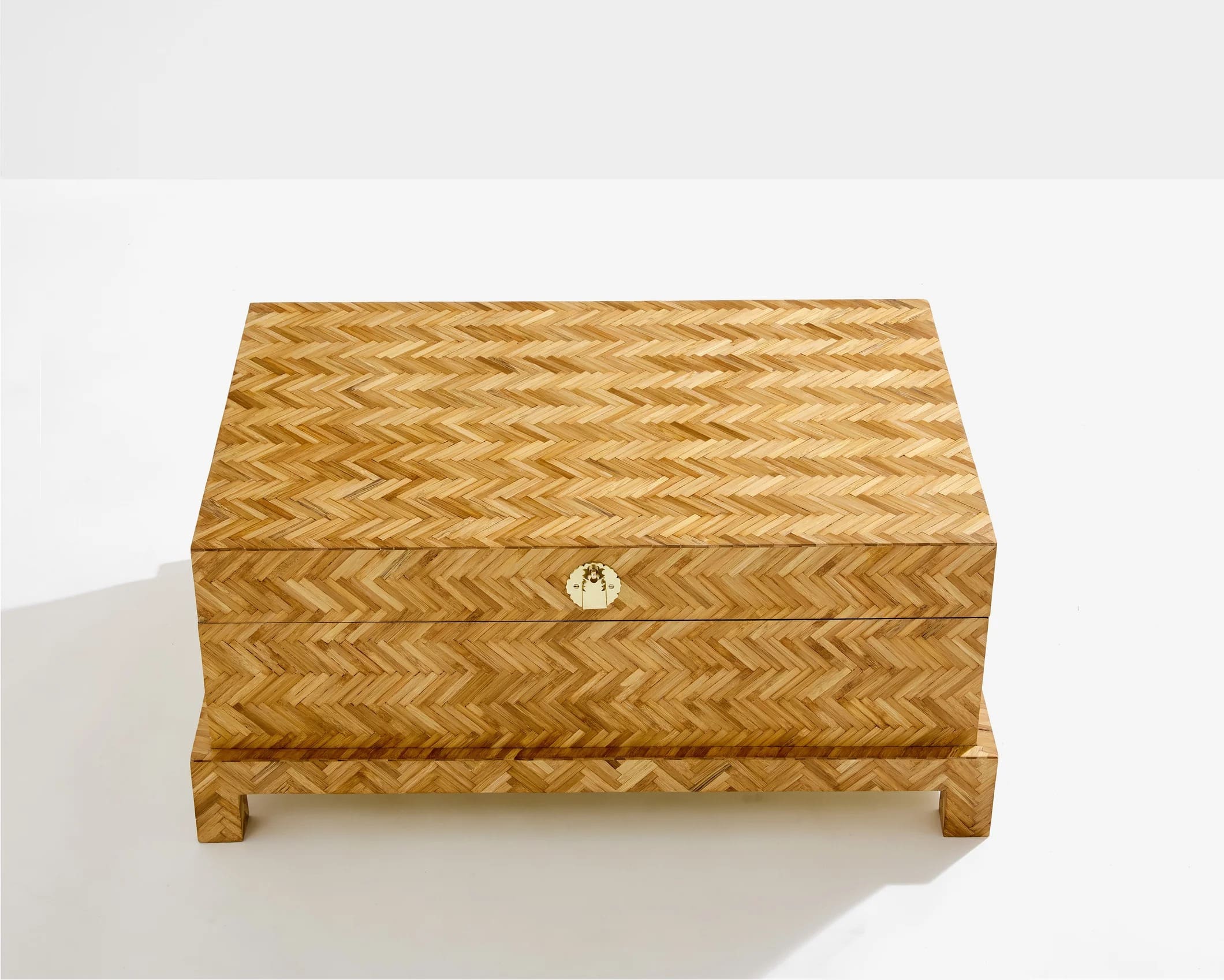 Coffre marqueterie bambou & laiton – Galerie Maison & Jardin, années 70