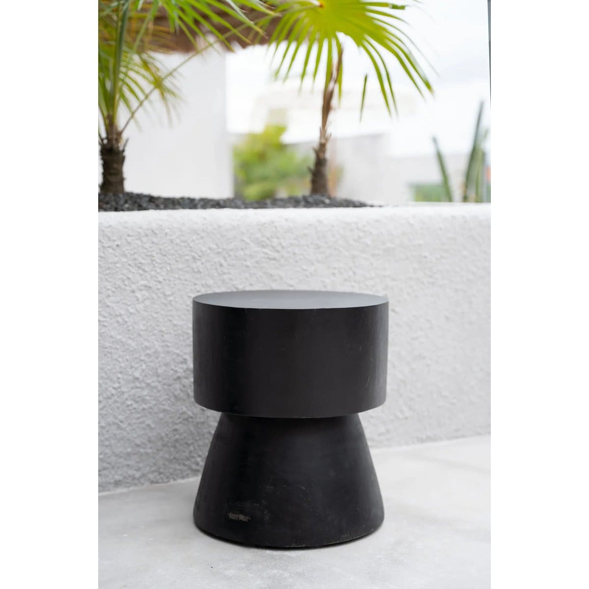 Élément design Warmi – Tabouret ou table en bois de suar noir (neuf) | The Auctionlab