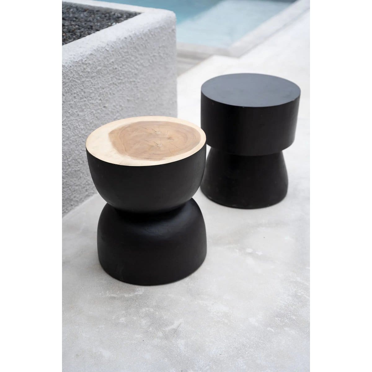 Élément design Warmi – Tabouret ou table en bois de suar noir (neuf) | The Auctionlab