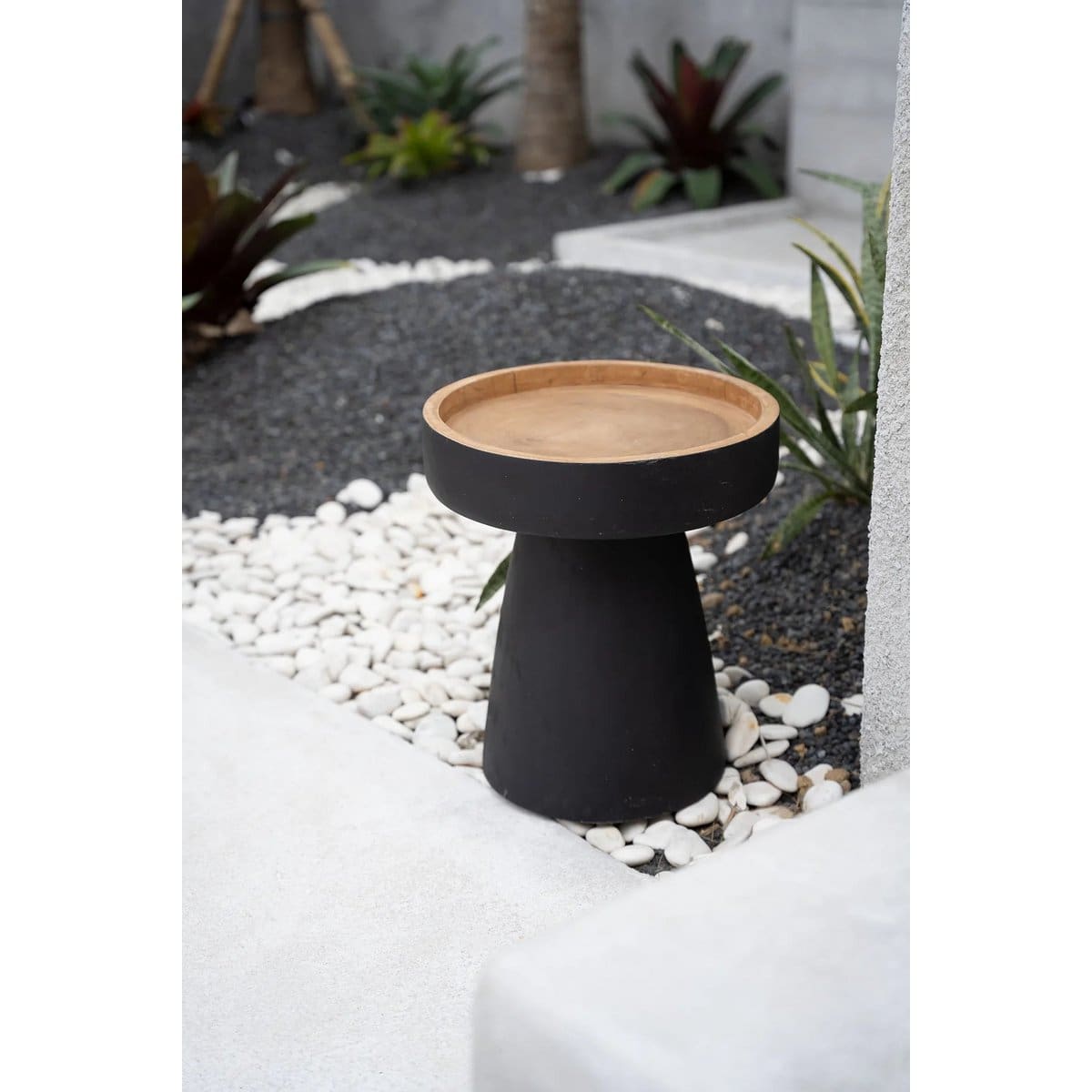 La table d’appoint Rayu – Noir Naturel