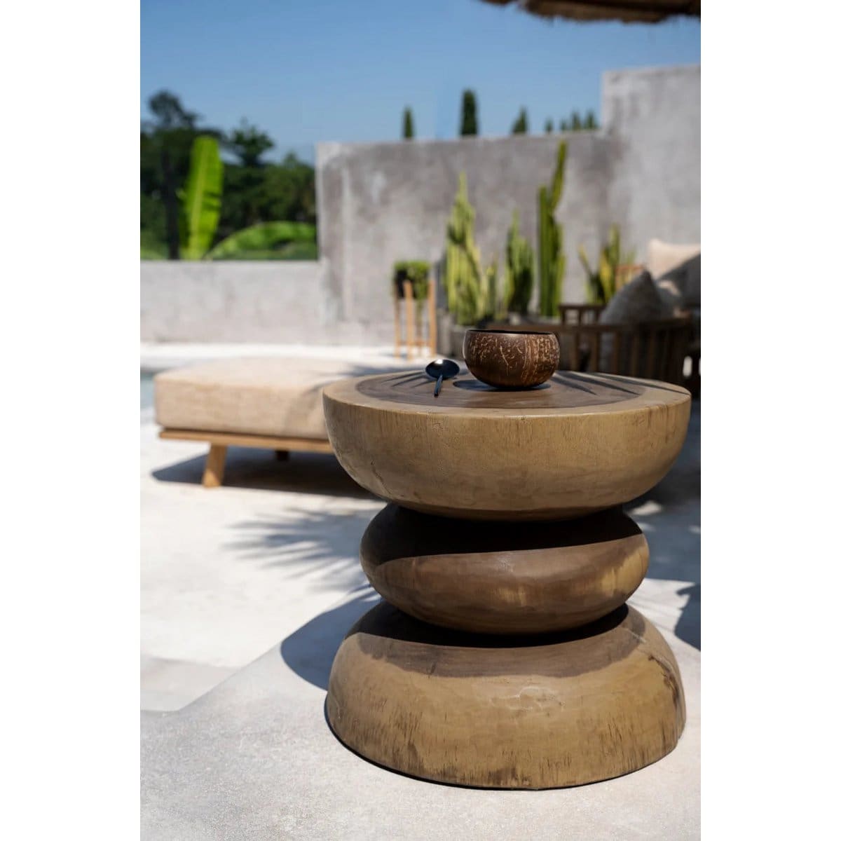 Tabouret Corfou – Sculpture artisanale en bois massif, pièce neuve et polyvalente