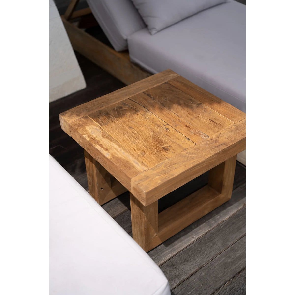 Table d’appoint naturelle – Teck de récupération, fabrication artisanale indonésienne (neuf)