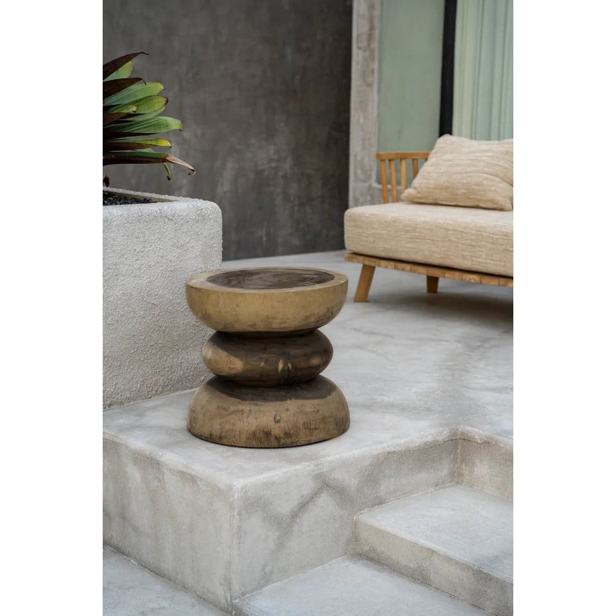 Tabouret Corfou – Sculpture artisanale en bois massif, pièce neuve et polyvalente