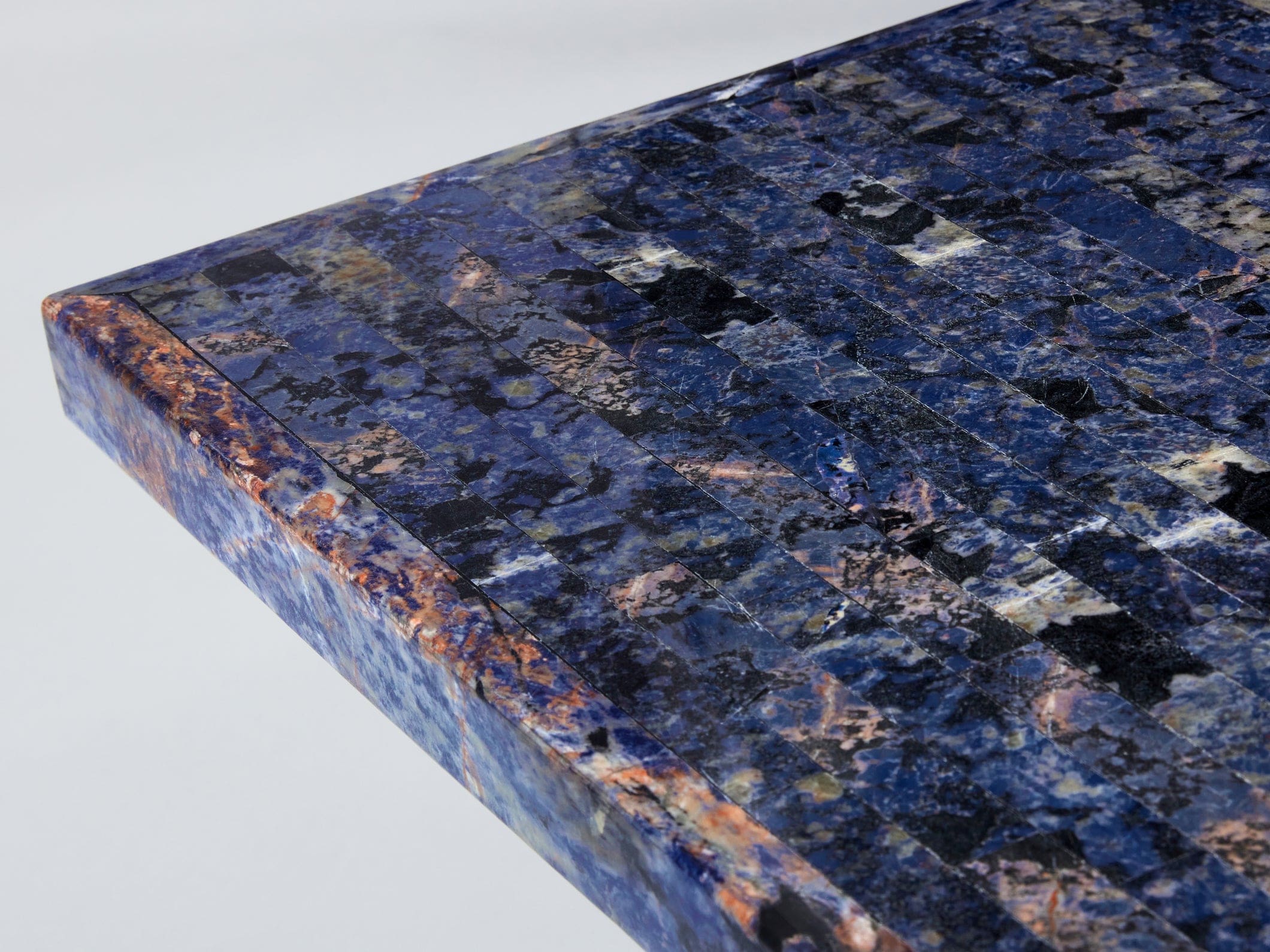 Table basse Maison Jansen en lapis-lazuli, design sculptural 1970