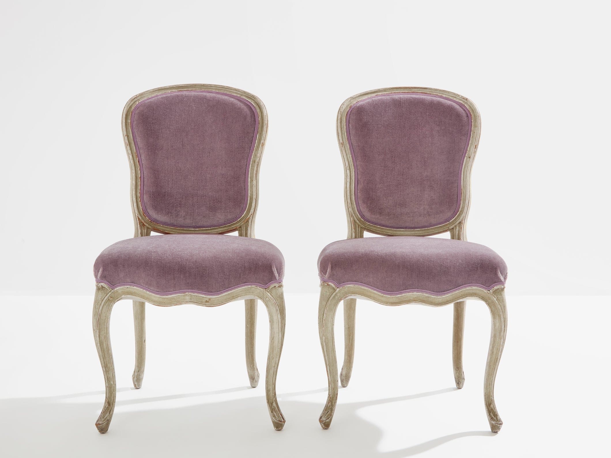 Chaises Louis XV Maison Jansen – Chêne patiné et velours de mohair lila, 1940s