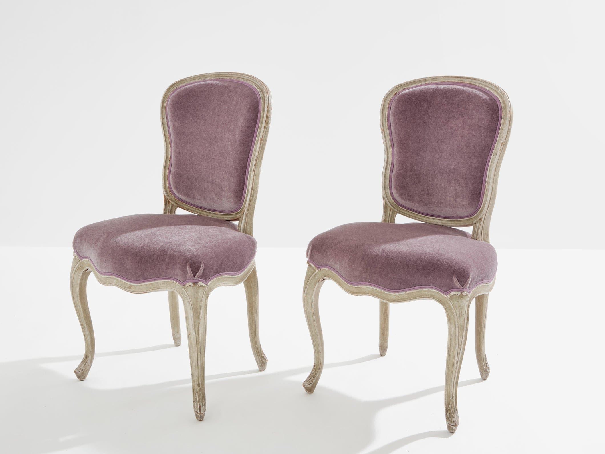 Chaises Louis XV Maison Jansen – Chêne patiné et velours de mohair lila, 1940s