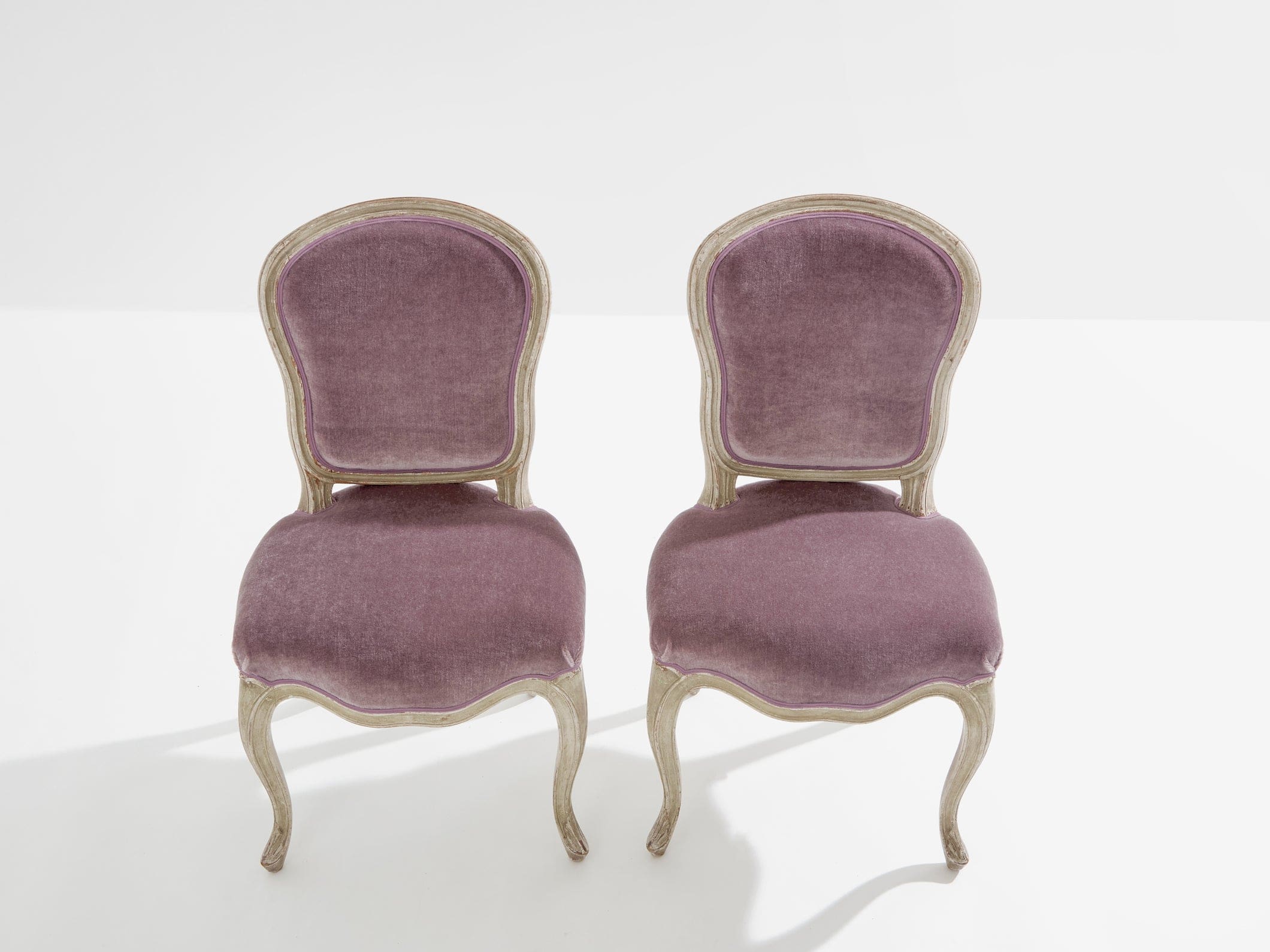 Chaises Louis XV Maison Jansen – Chêne patiné et velours de mohair lila, 1940s