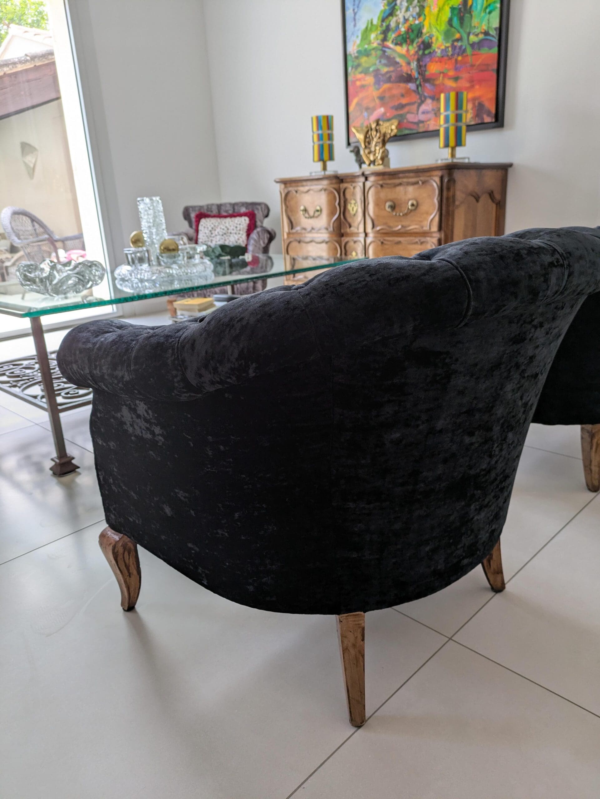 Paire de fauteuils Chesterfield en velours noir – Style vintage 1970