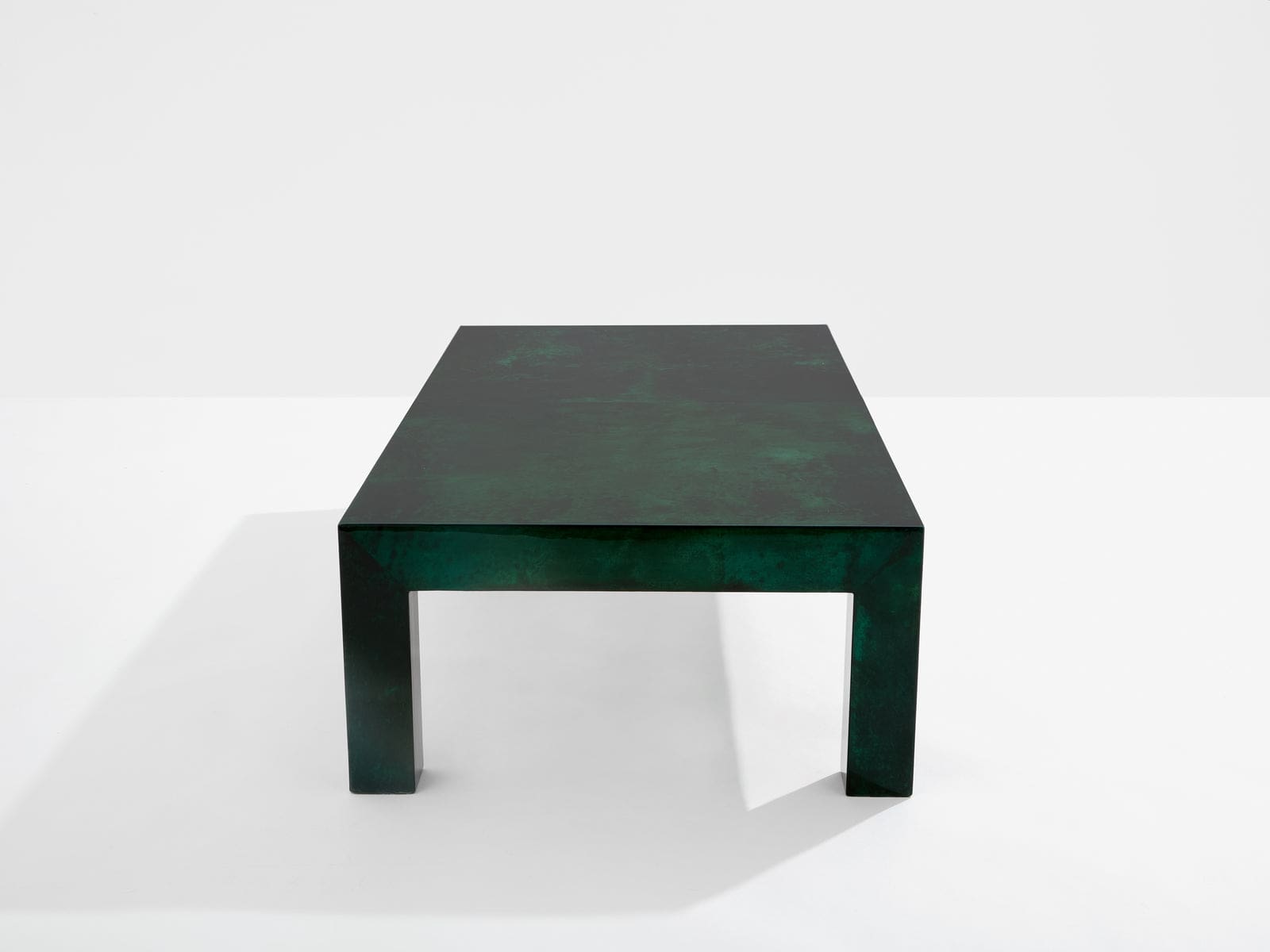 Table basse Aldo Tura en parchemin vert forêt, Italie 1960