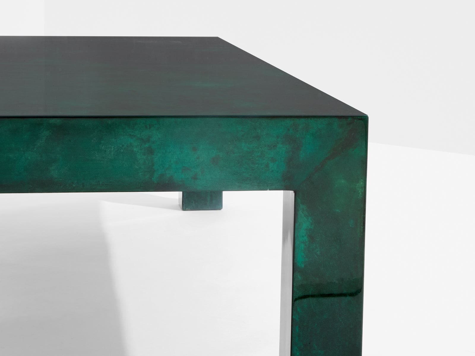 Table basse Aldo Tura en parchemin vert forêt, Italie 1960