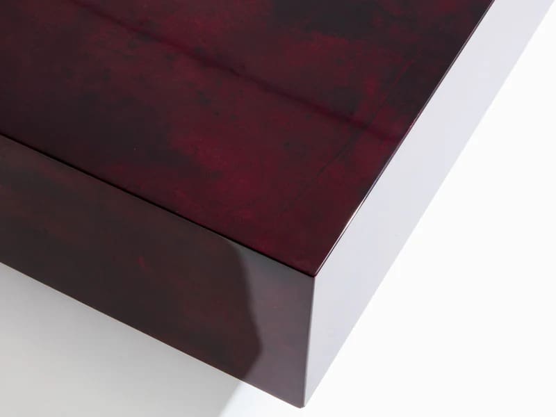 Table basse Aldo Tura en parchemin bourgogne – Design italien des années 60
