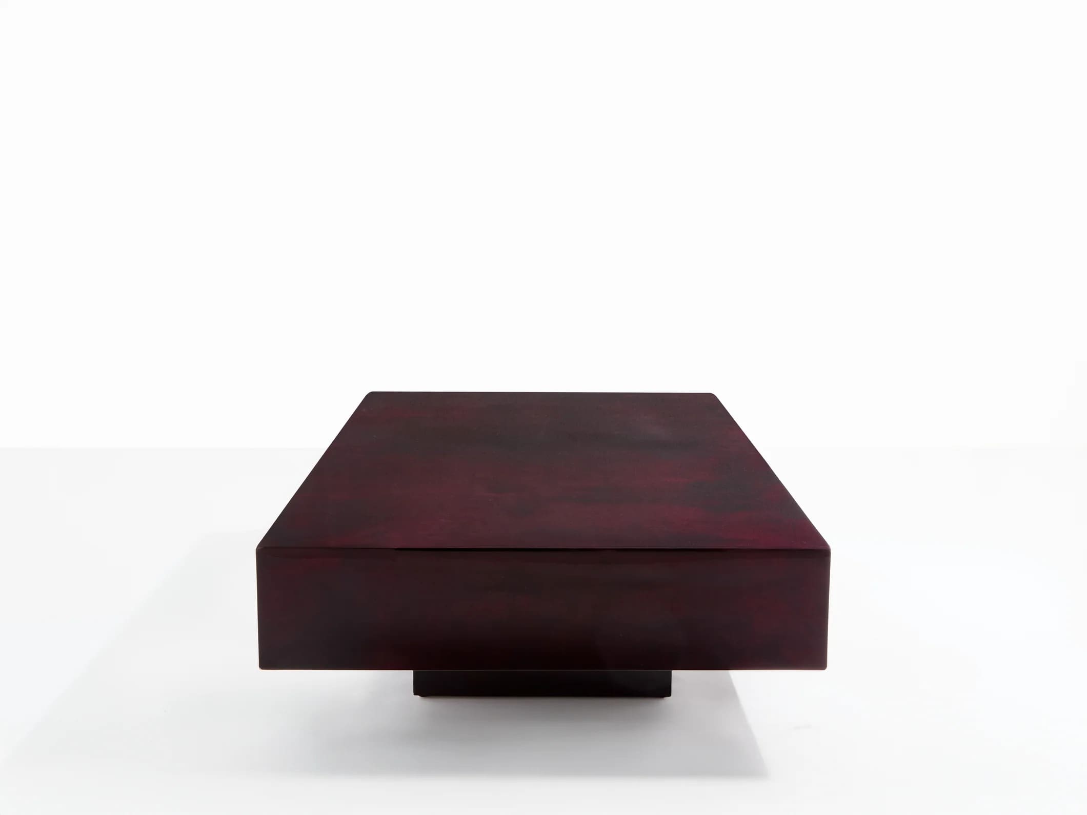Table basse Aldo Tura en parchemin bourgogne – Design italien des années 60