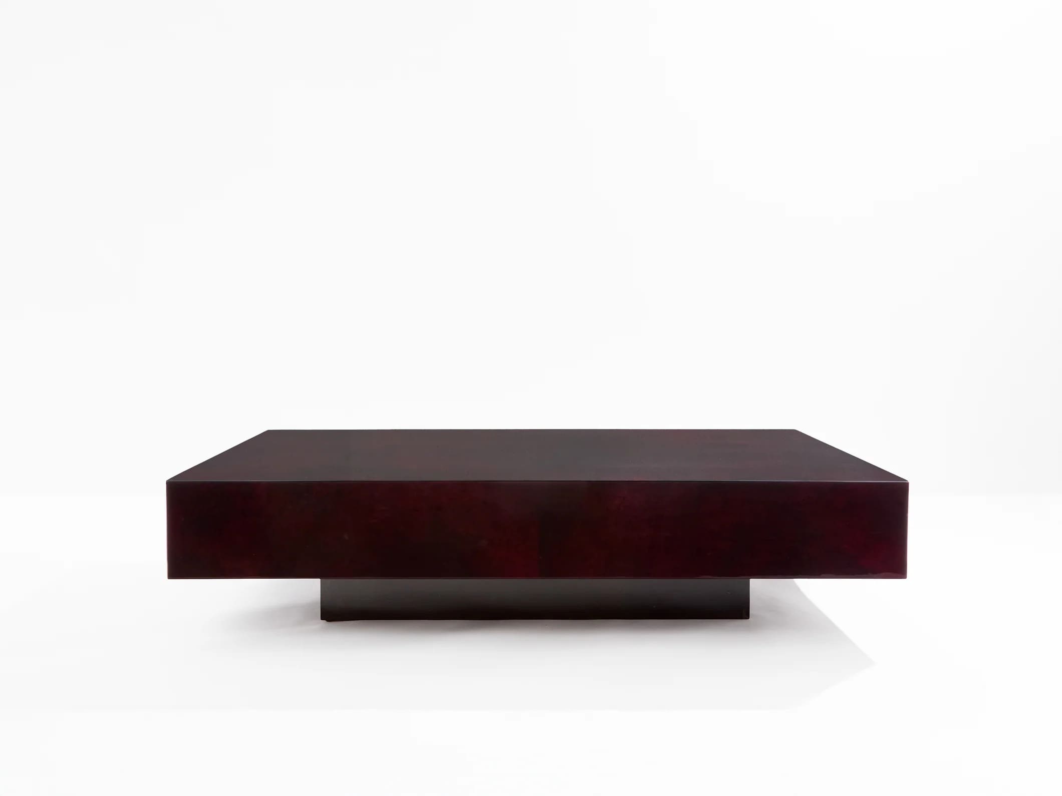 Table basse Aldo Tura en parchemin bourgogne – Design italien des années 60