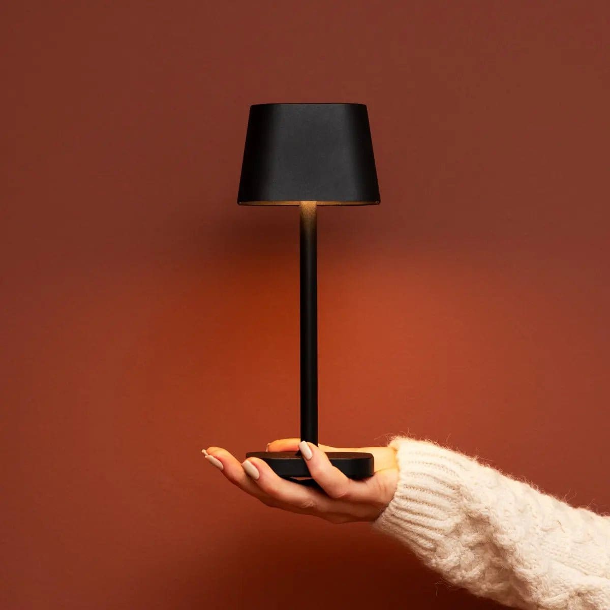 Lampe de table sans fil rechargeable Ava Black – Design minimaliste et lumière modulable (pièce neuve)