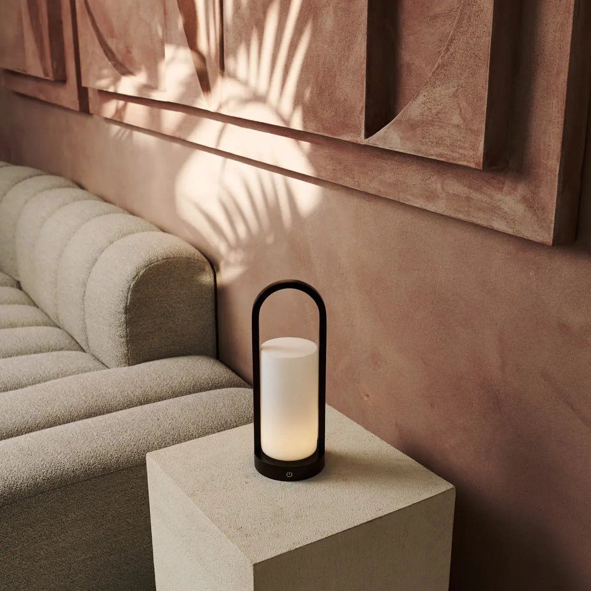 Lampe de table en bois rechargeable Evie marron foncé – Intensité variable et sans fil