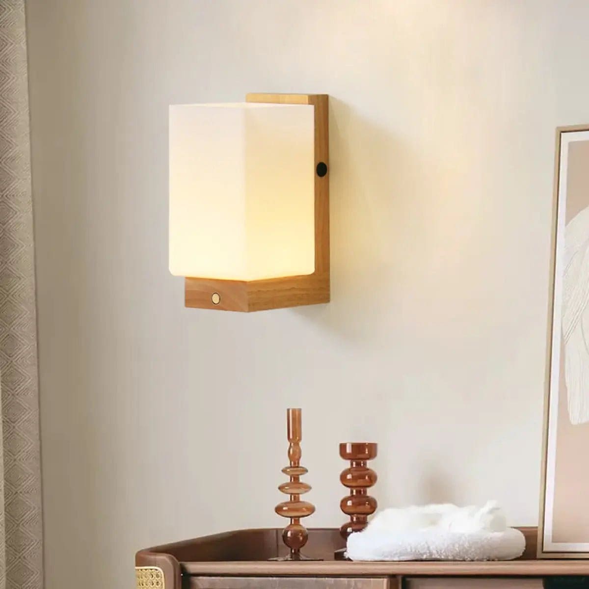 Lampe murale scandinave sans fil en bois et verre givré – création neuve Wainten